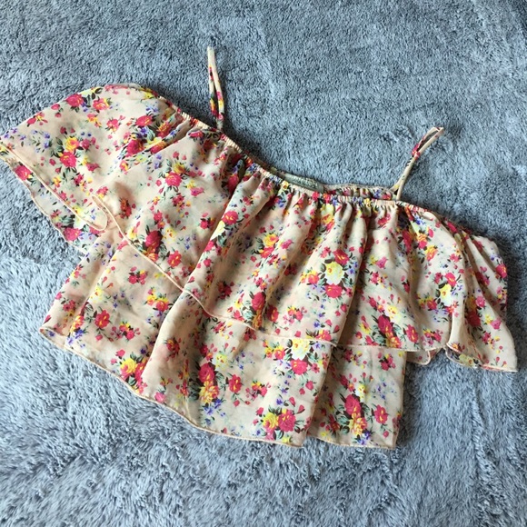 Ambiance Tops - 🆕Cream Floral Off The Shoulder Crop Top Sz Large
